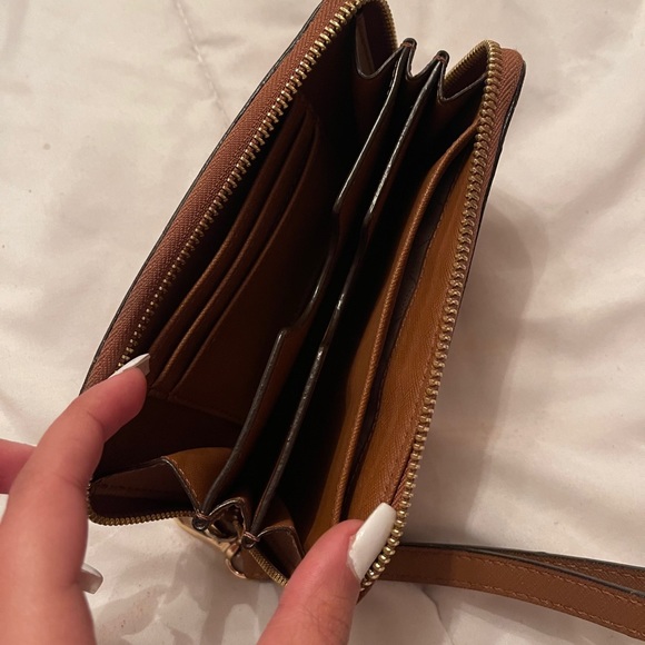 Michael Kors wallet - Picture 3 of 3